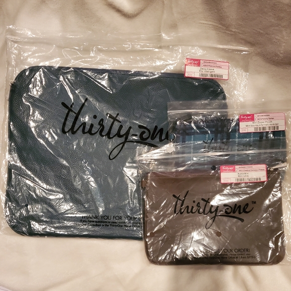 Thirty-one Bundle Lot of 3 items - Rubie Mini, Mini Zipper Pouch, Savvy Sleeve - Picture 1 of 4